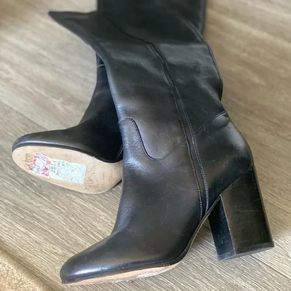 Boots - Picture 3 of 4